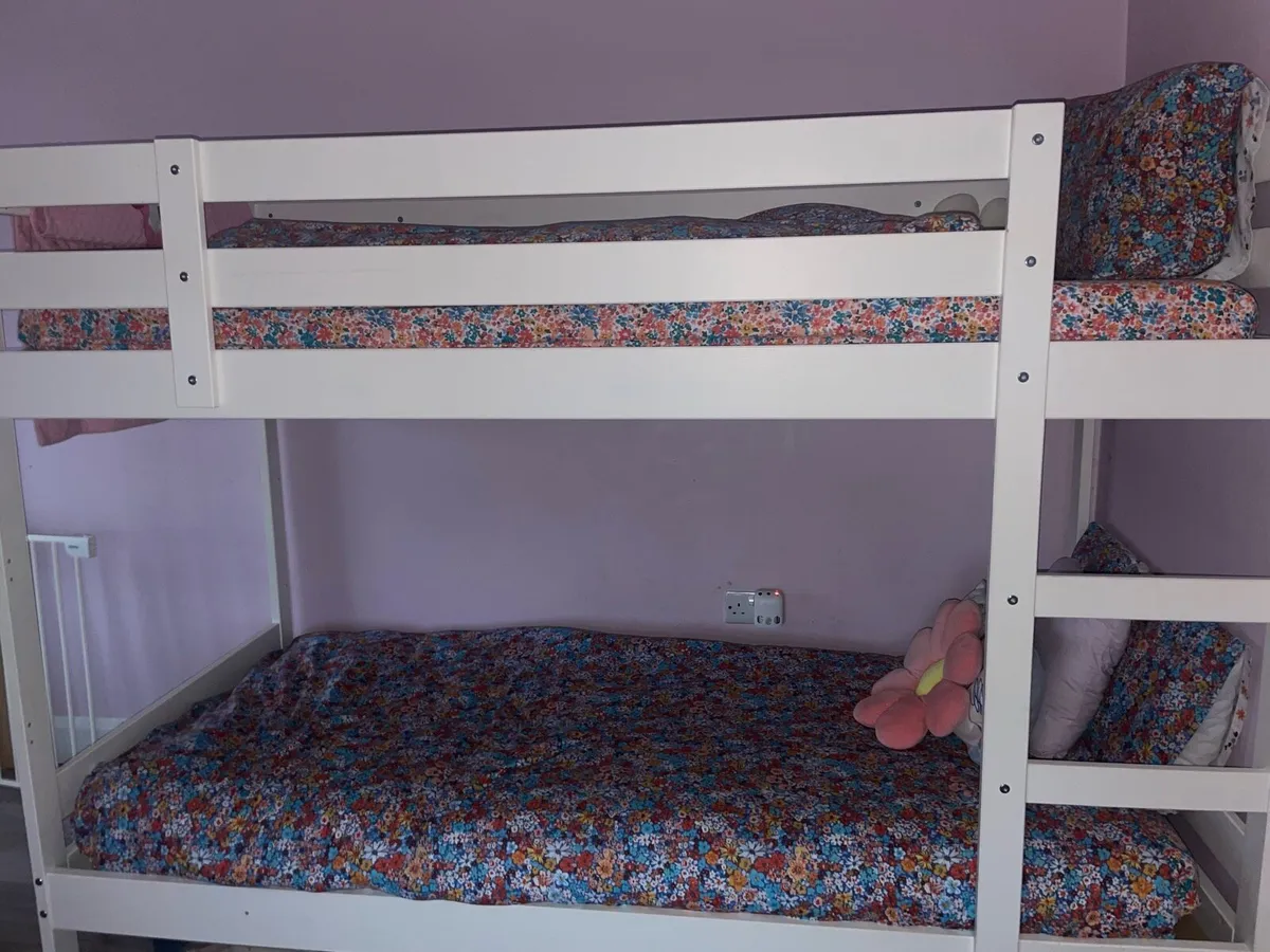 White bunk beds - Image 1