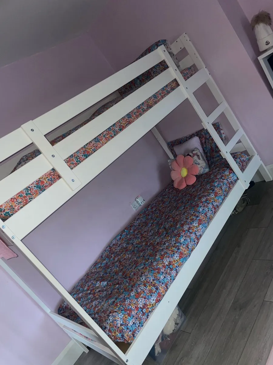 White bunk beds - Image 3