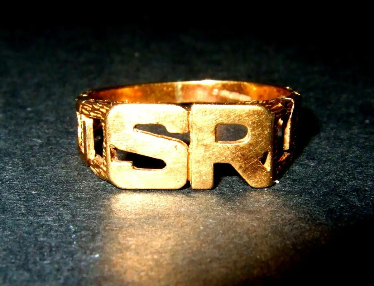 Vintage 9ct Gold 'SR' Signet Ring - Image 1