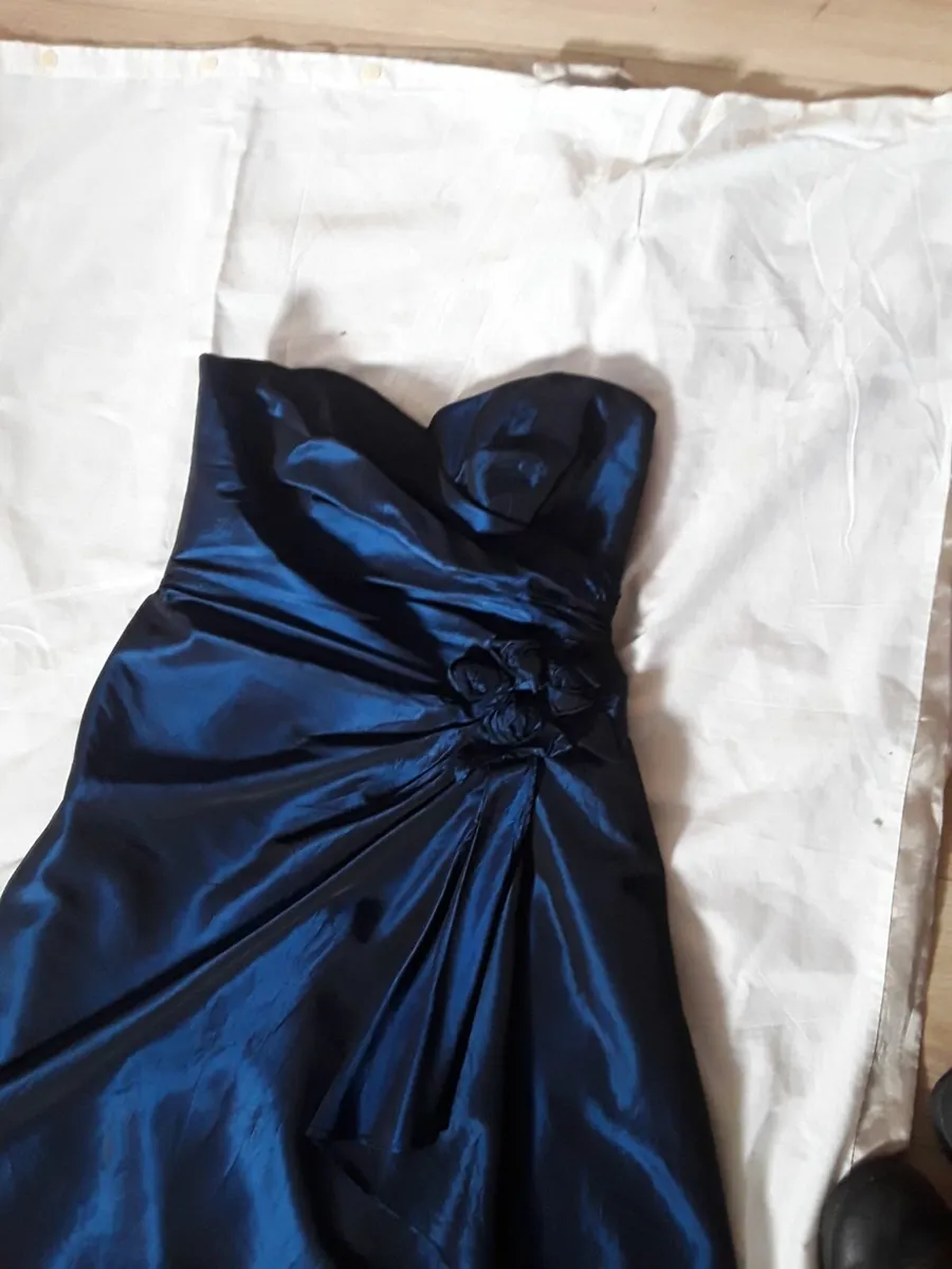 Beautiful long deep blue satin dress size 10 - Image 2