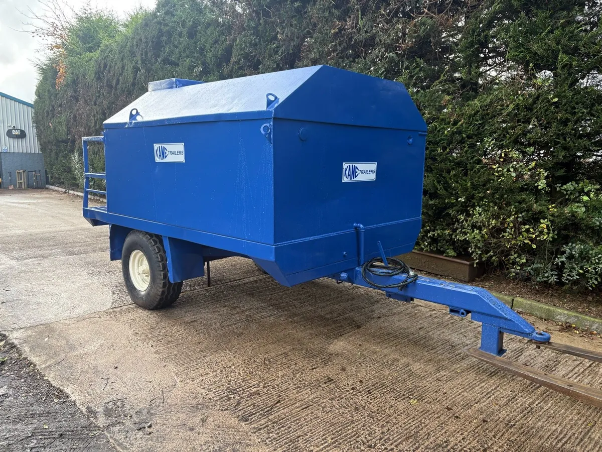 Fuel bowser - Image 1