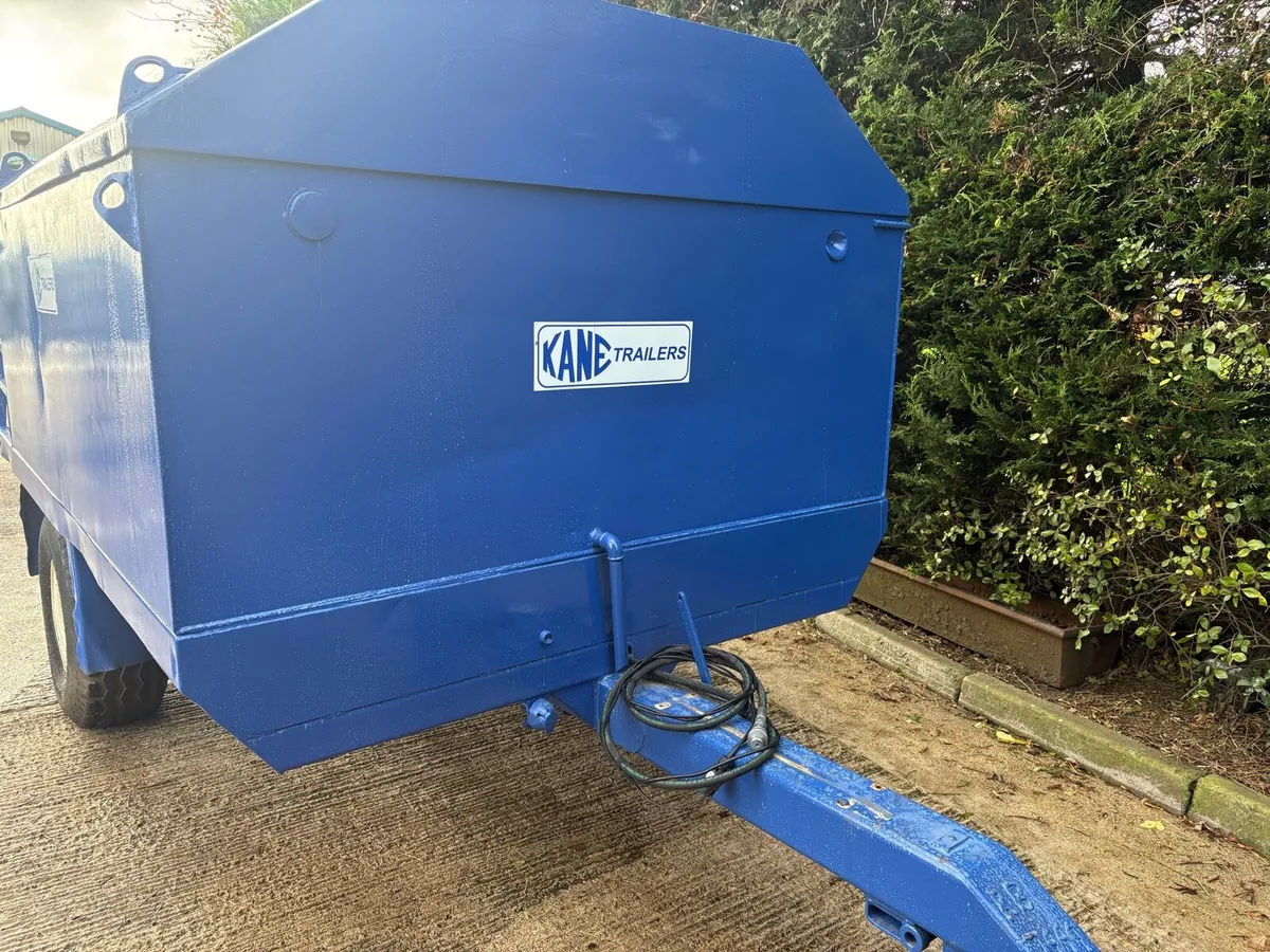 Fuel bowser - Image 2