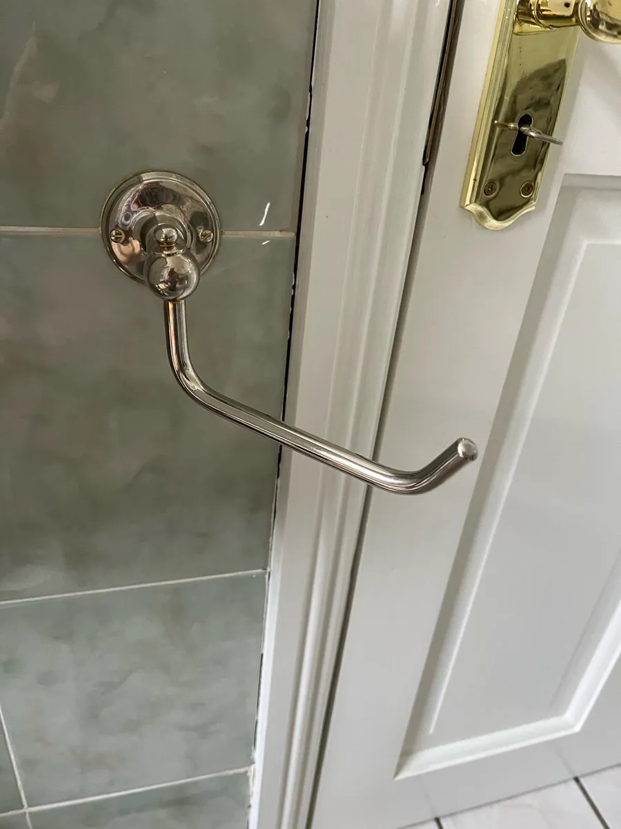 Bathroom accessories - Image 3