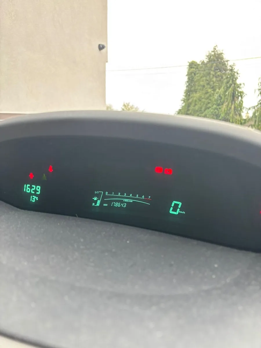 2009 Toyota Yaris LOW MILEAGE 1.0L Terra 5Dr - Image 4