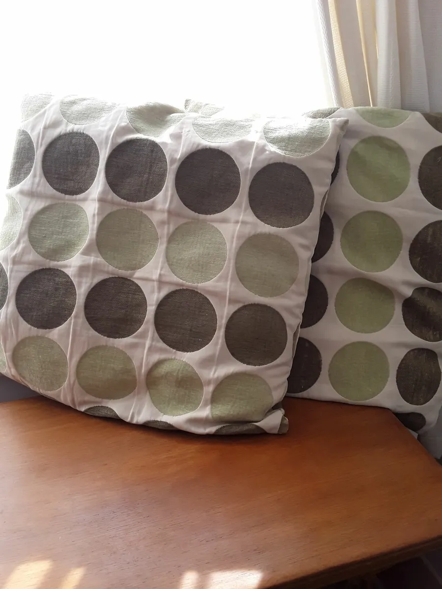 2  lovely extra large brand new cushions - Image 1