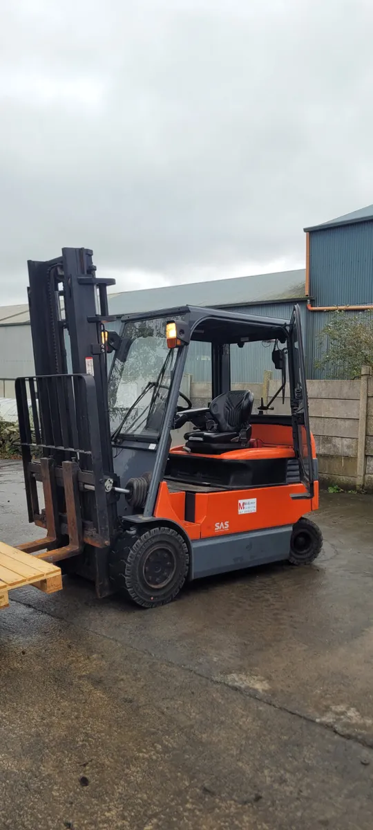 Forklifts     Electric & Diesel - Image 3