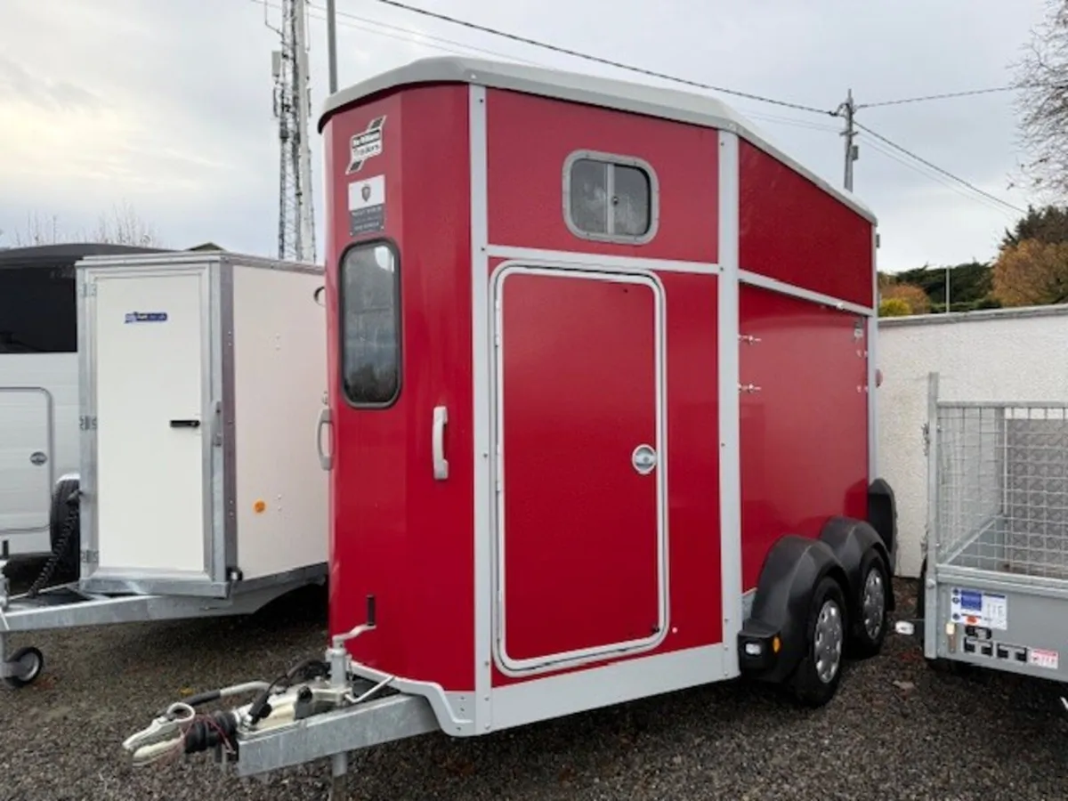 A003 As New Demo HB511 Ifor Williams Horsebox - Image 2