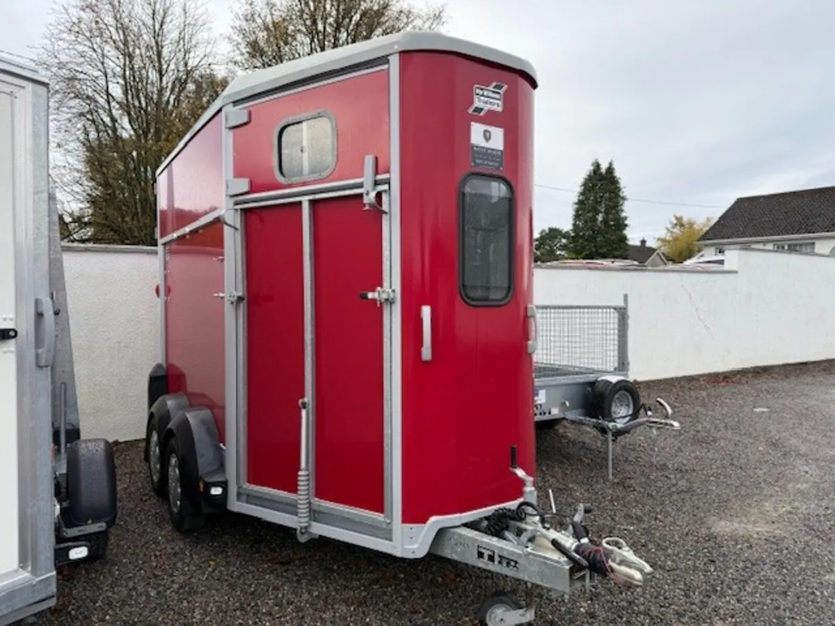 A003 As New Demo HB511 Ifor Williams Horsebox - Image 1