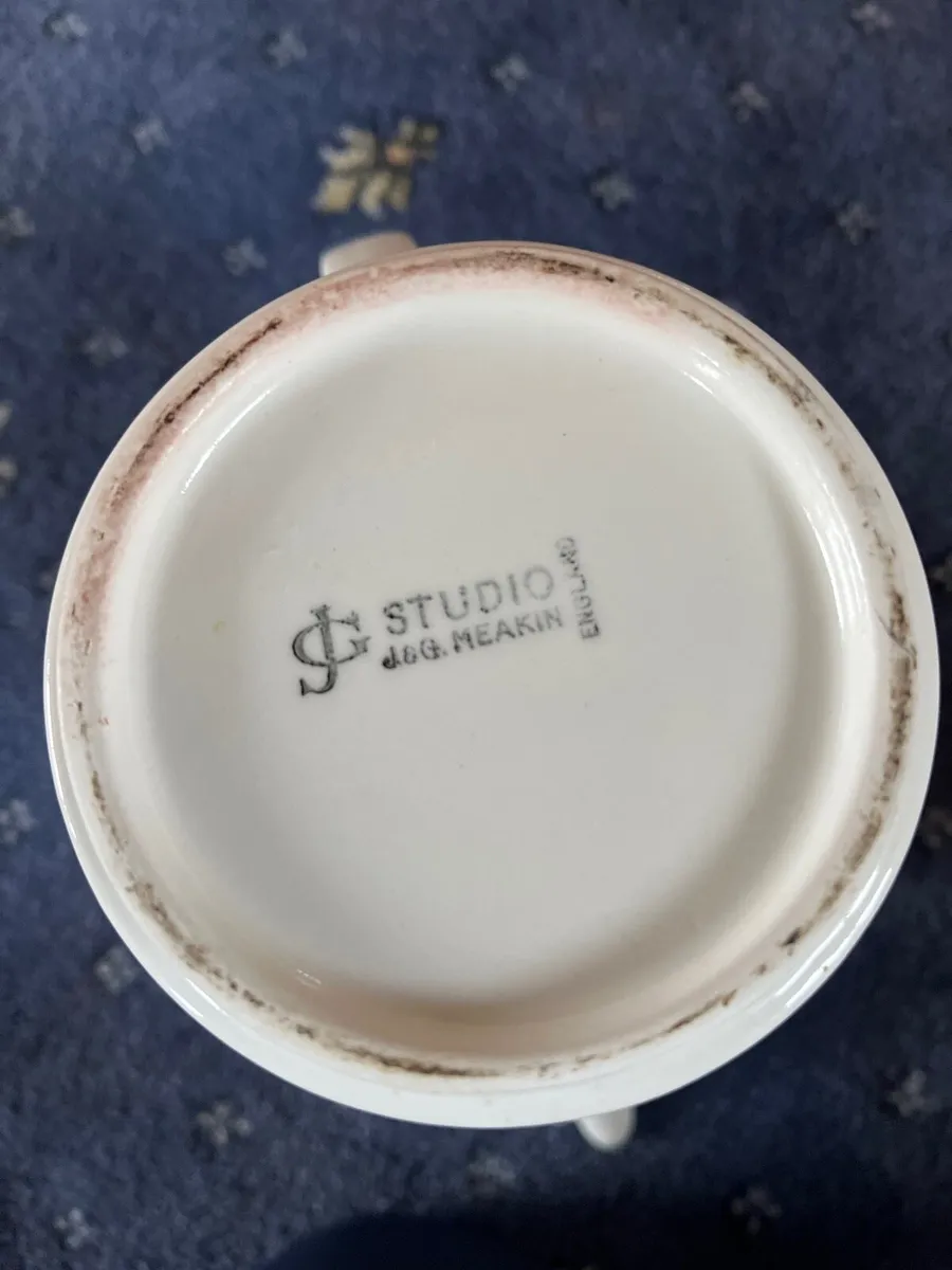 Coffee pot and six cups . - Image 4