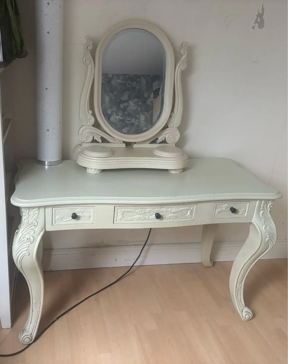 Cream ornate dressing table - Image 1