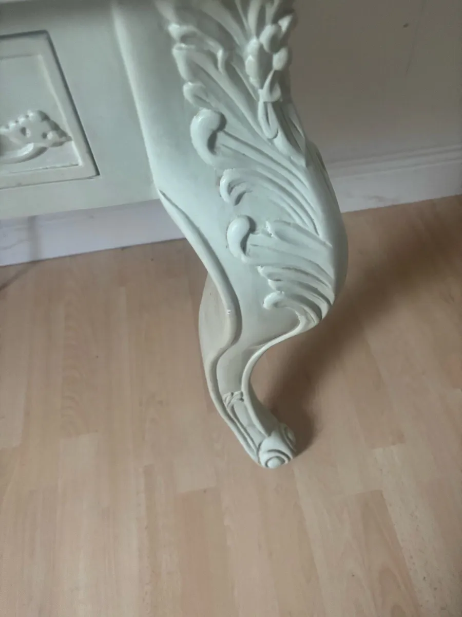 Cream ornate dressing table - Image 3