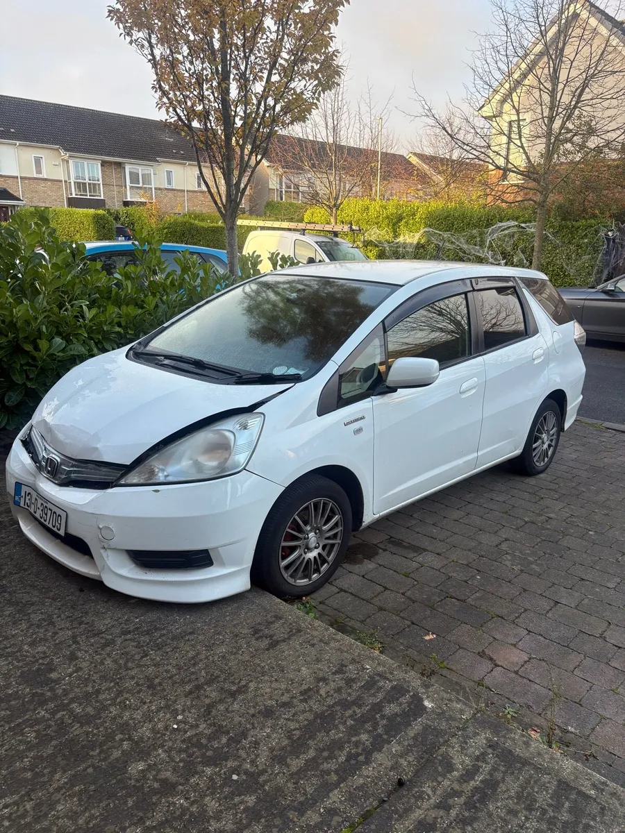 Honda fit hybrid shuttle - Image 1