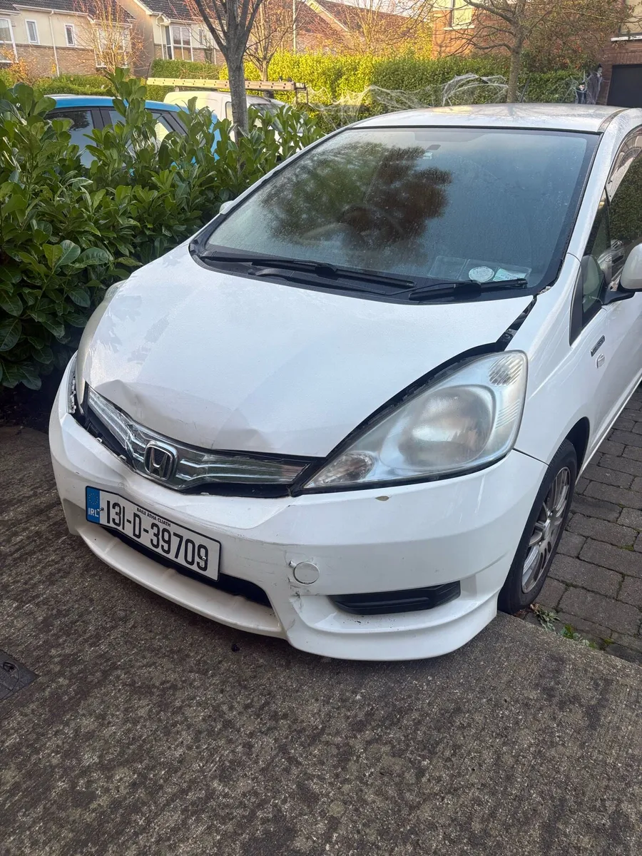 Honda fit hybrid shuttle - Image 4