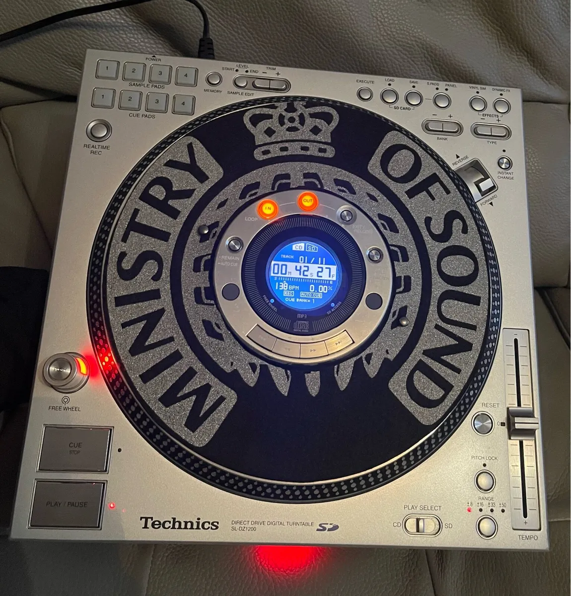 Technics sl-dz1200 direct drive turntable - Image 1