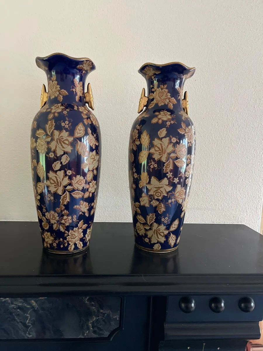 Two matching high vases - Image 1