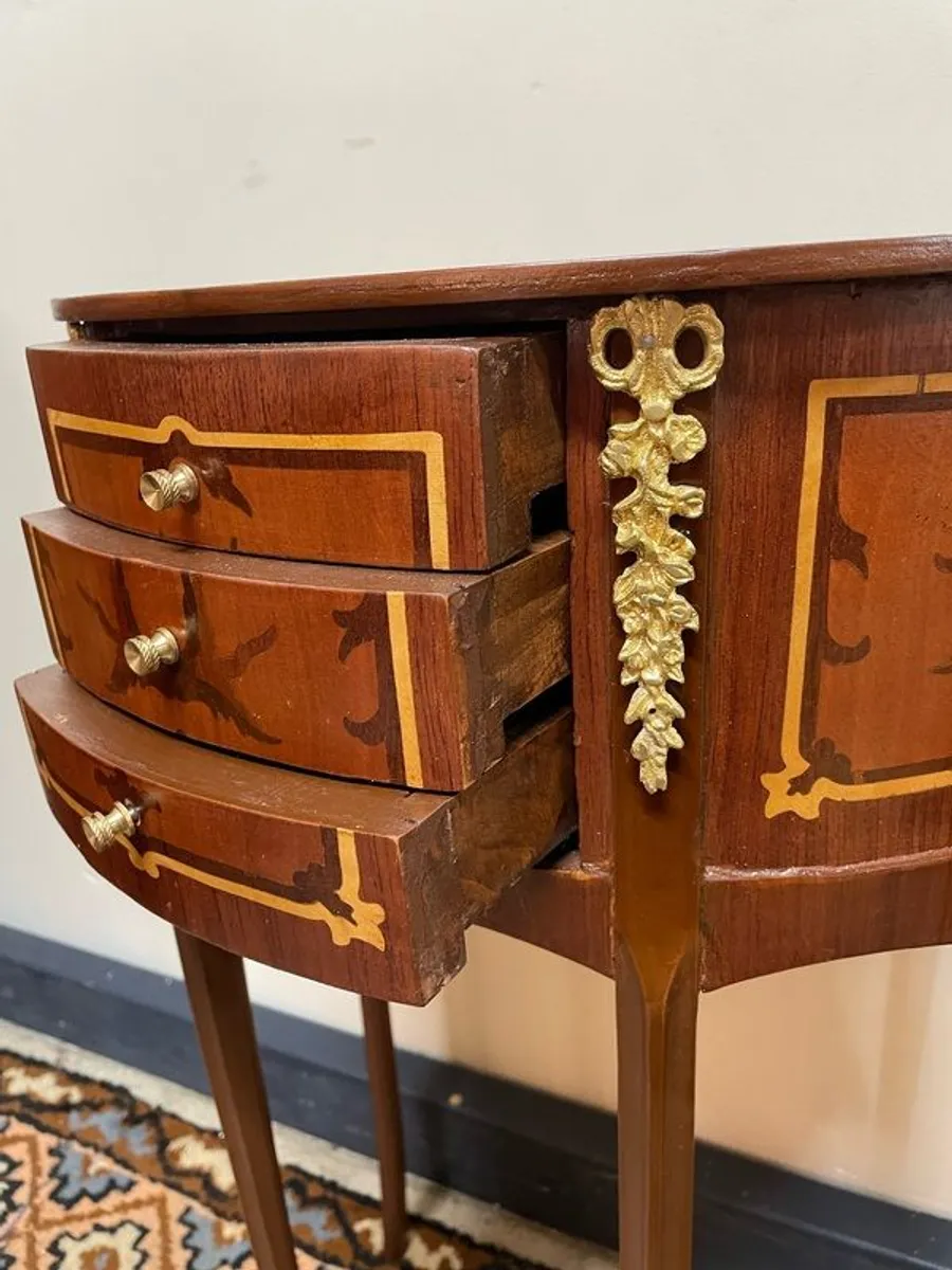 Beautiful Pair of Half-Moon Veneer and Brass Decorated Lockers / Nightstands - Image 3