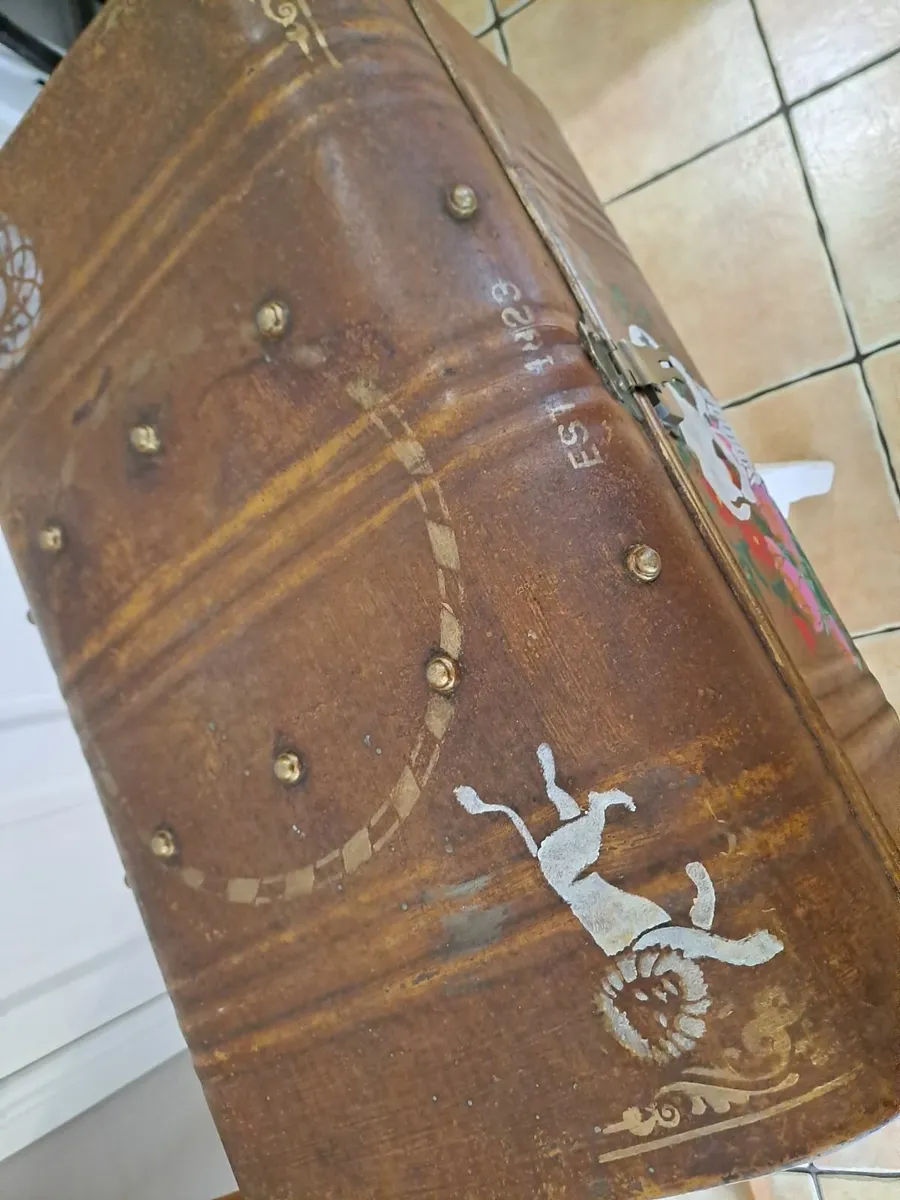 1940s, 50s metal storage trunk - Image 4