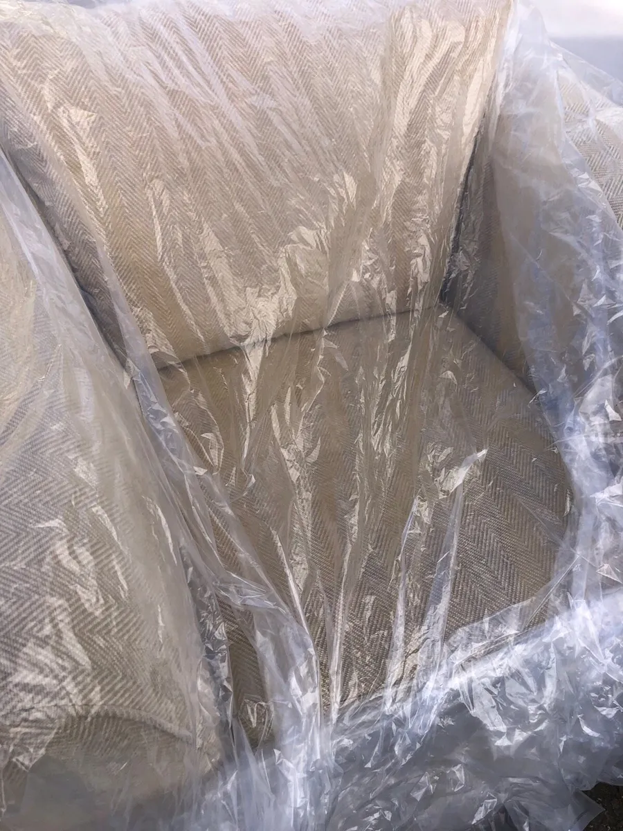 Coach and two chairs - Image 3