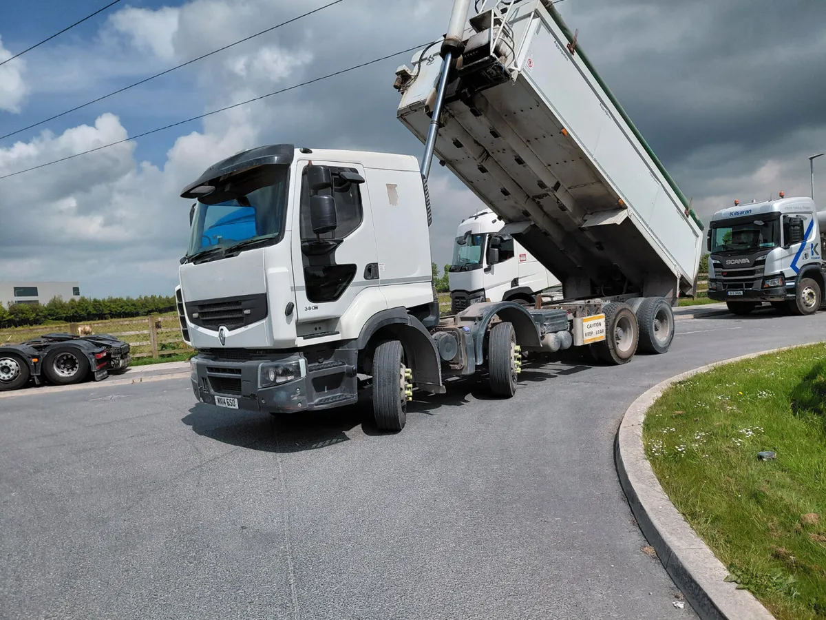 2014 Renault Premium lander - Image 2