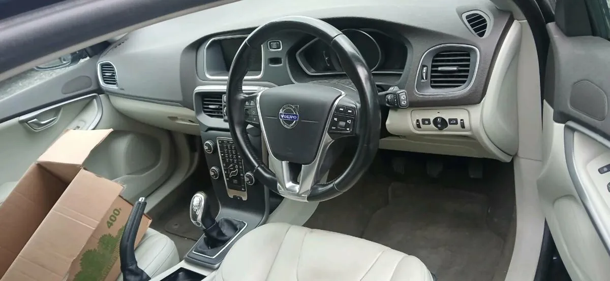 Volvo v40 - Image 3