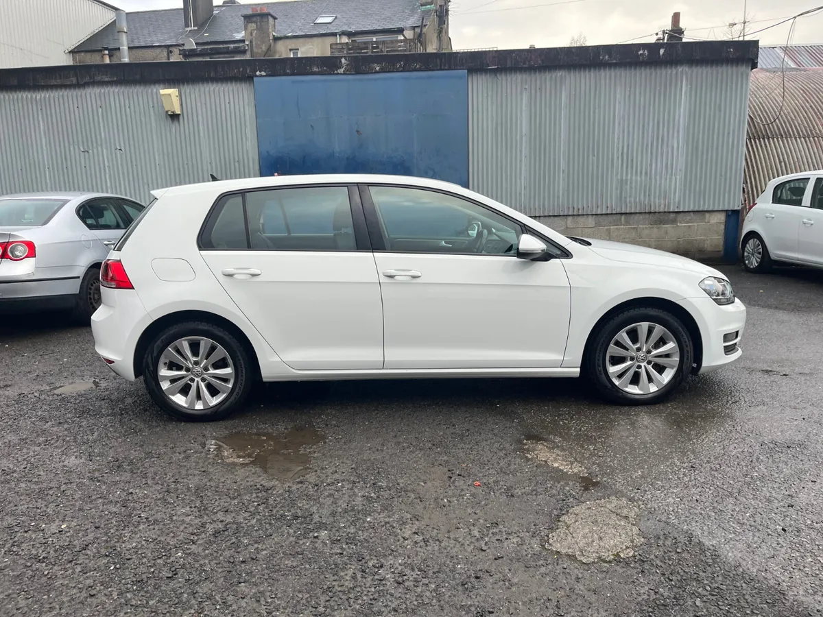 2014 VOLKSWAGEN GOLF, COMFORTLINE, LIKE NEW - Image 2