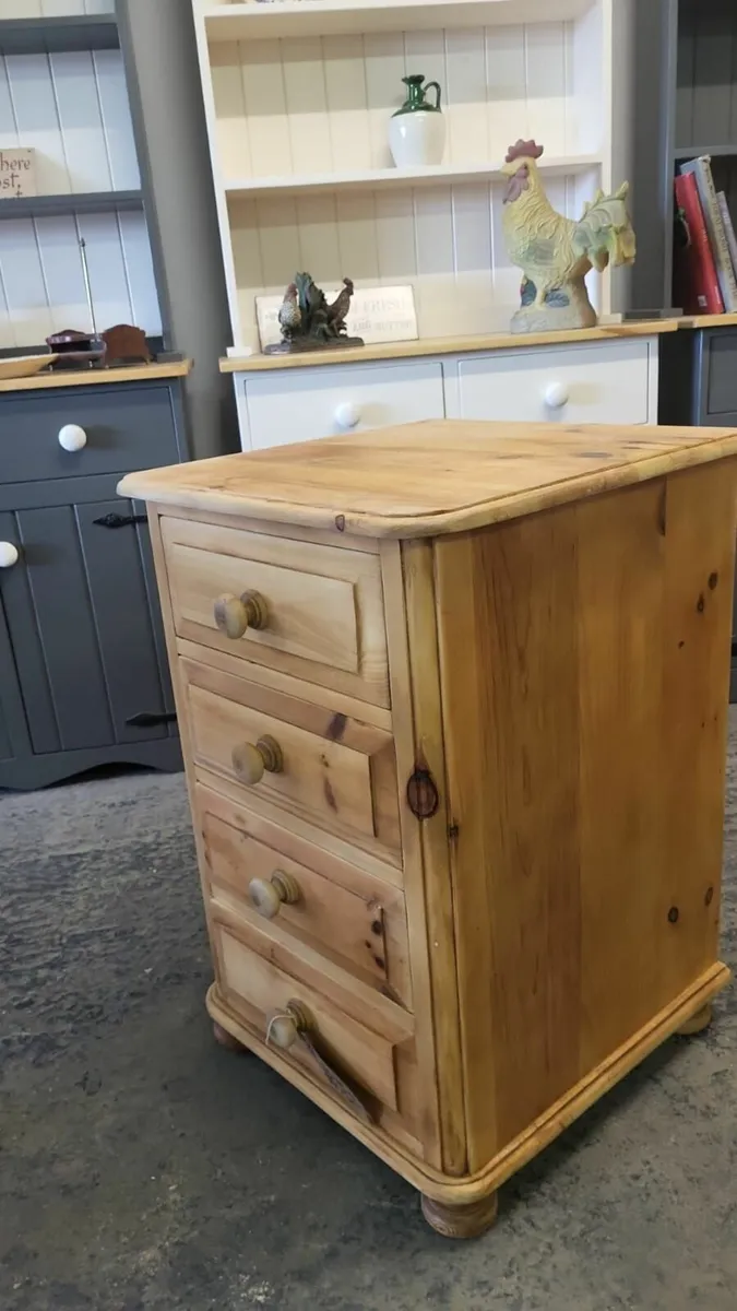 Pair large vintage pine bedside lockers - Image 2