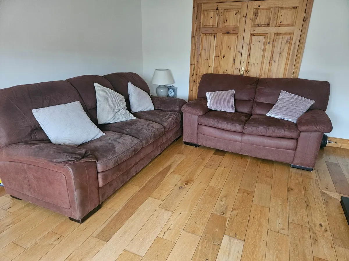 Suite of furniture - Image 1