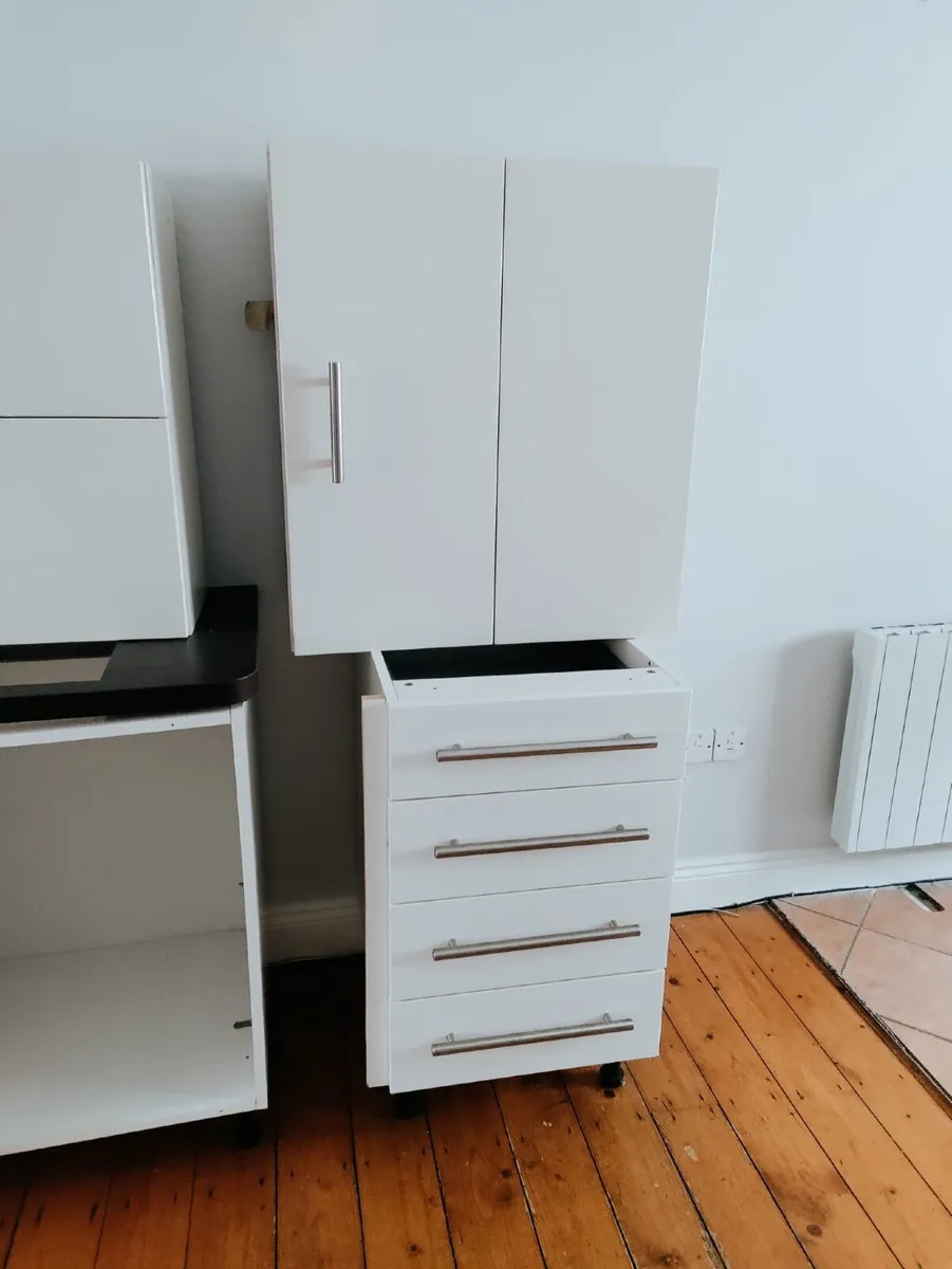 Kitchen Units - Image 1