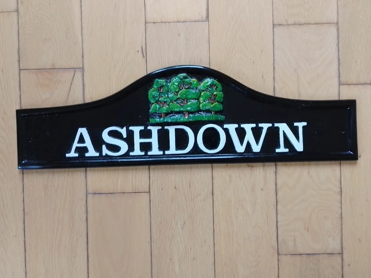 CAST IRON ALLOY HOUSE NAME PLATE. - Image 1