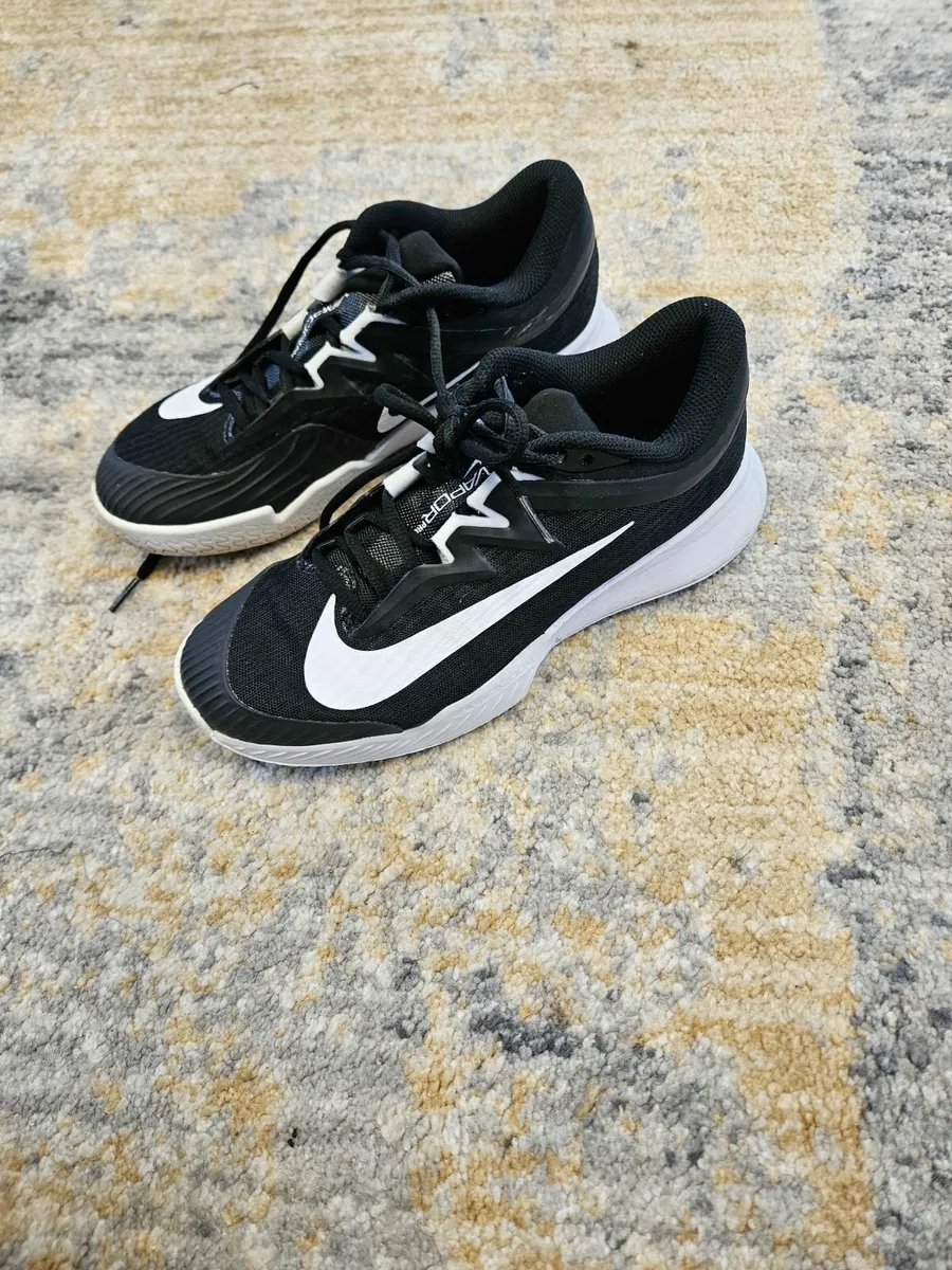 Tennis shoes - Image 2