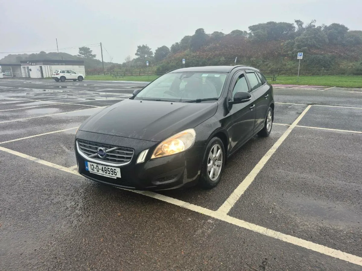 Volvo v60 1.6D estate - Image 2