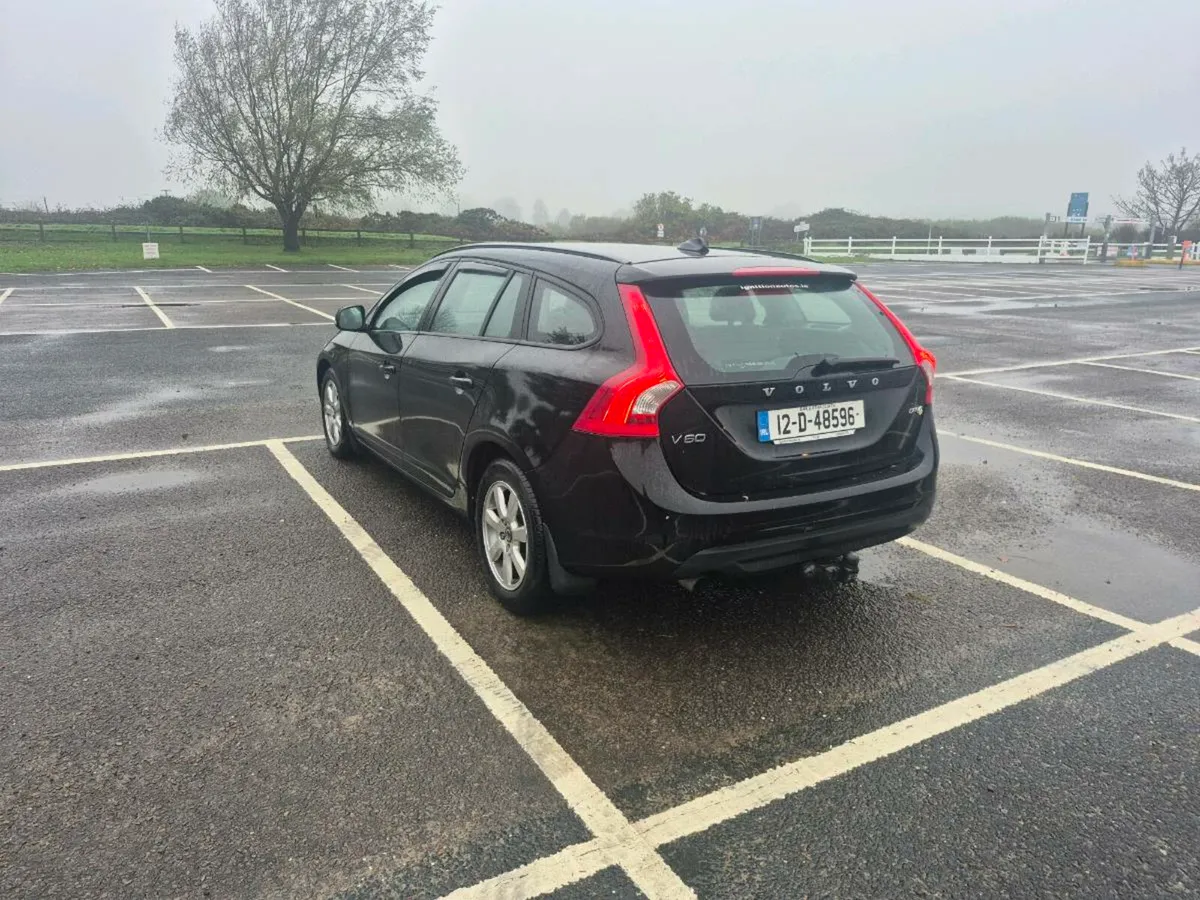 Volvo v60 1.6D estate - Image 3