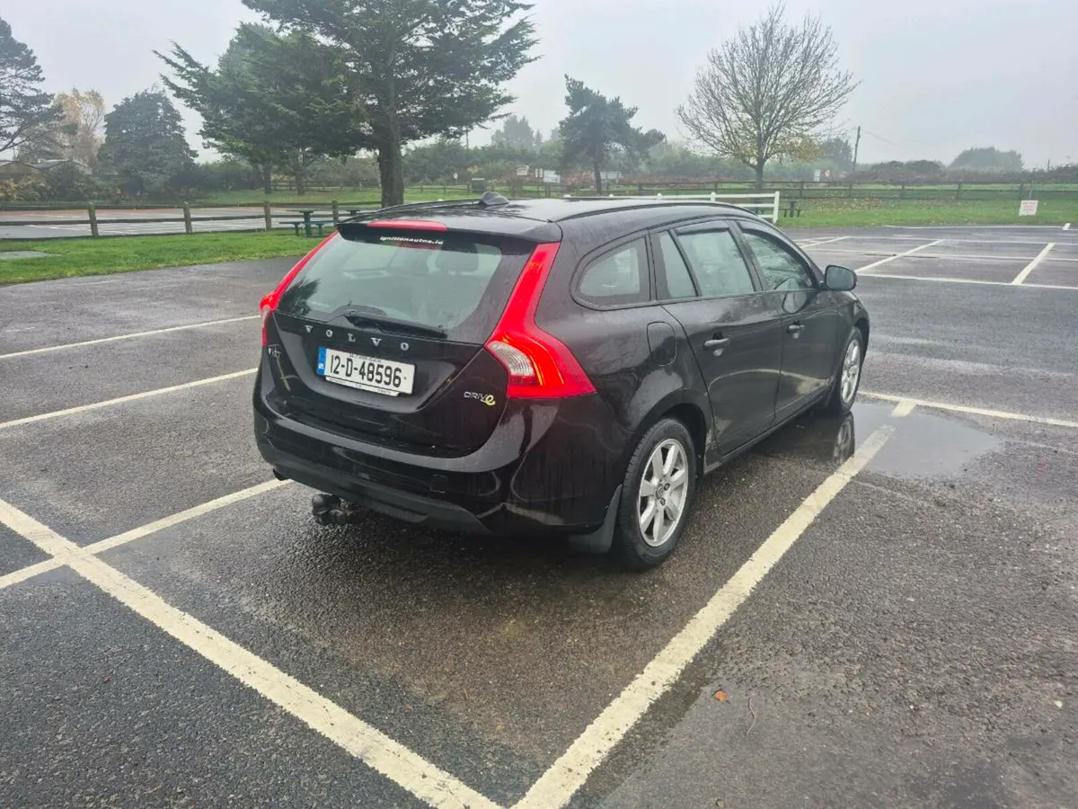 Volvo v60 1.6D estate - Image 4