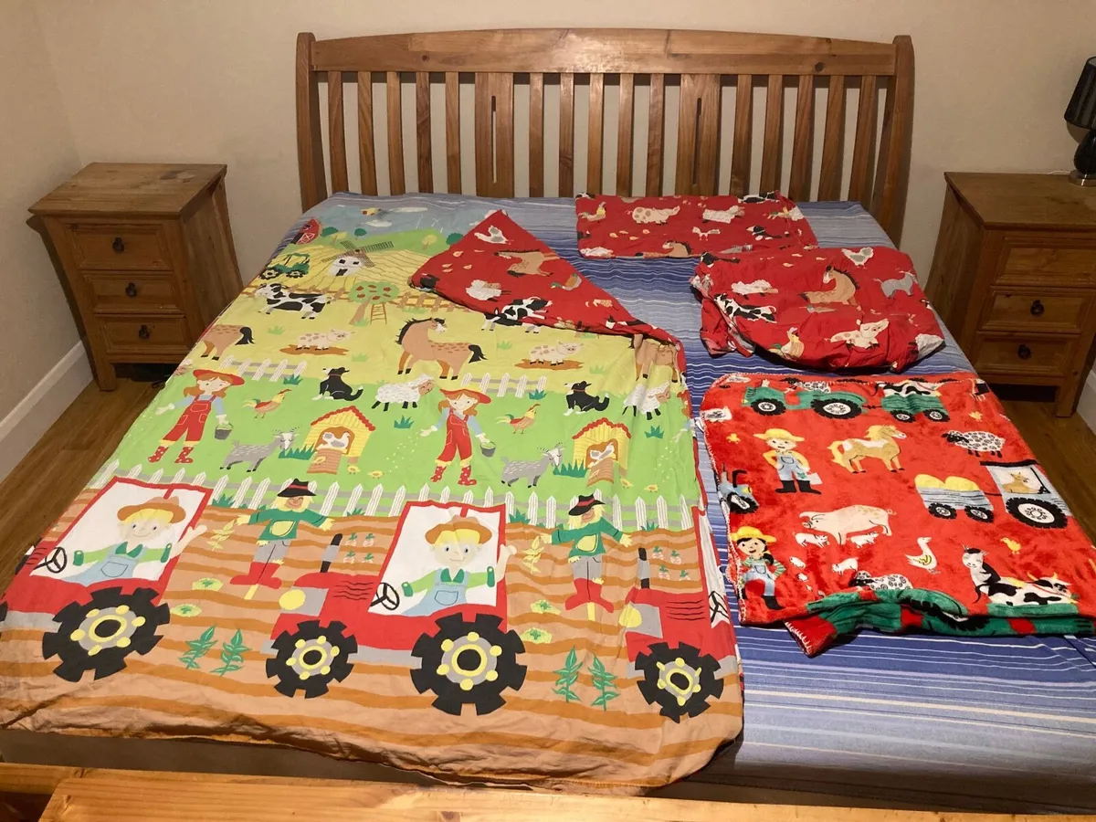 Kids complete bed sets with fleece blankets - Image 1