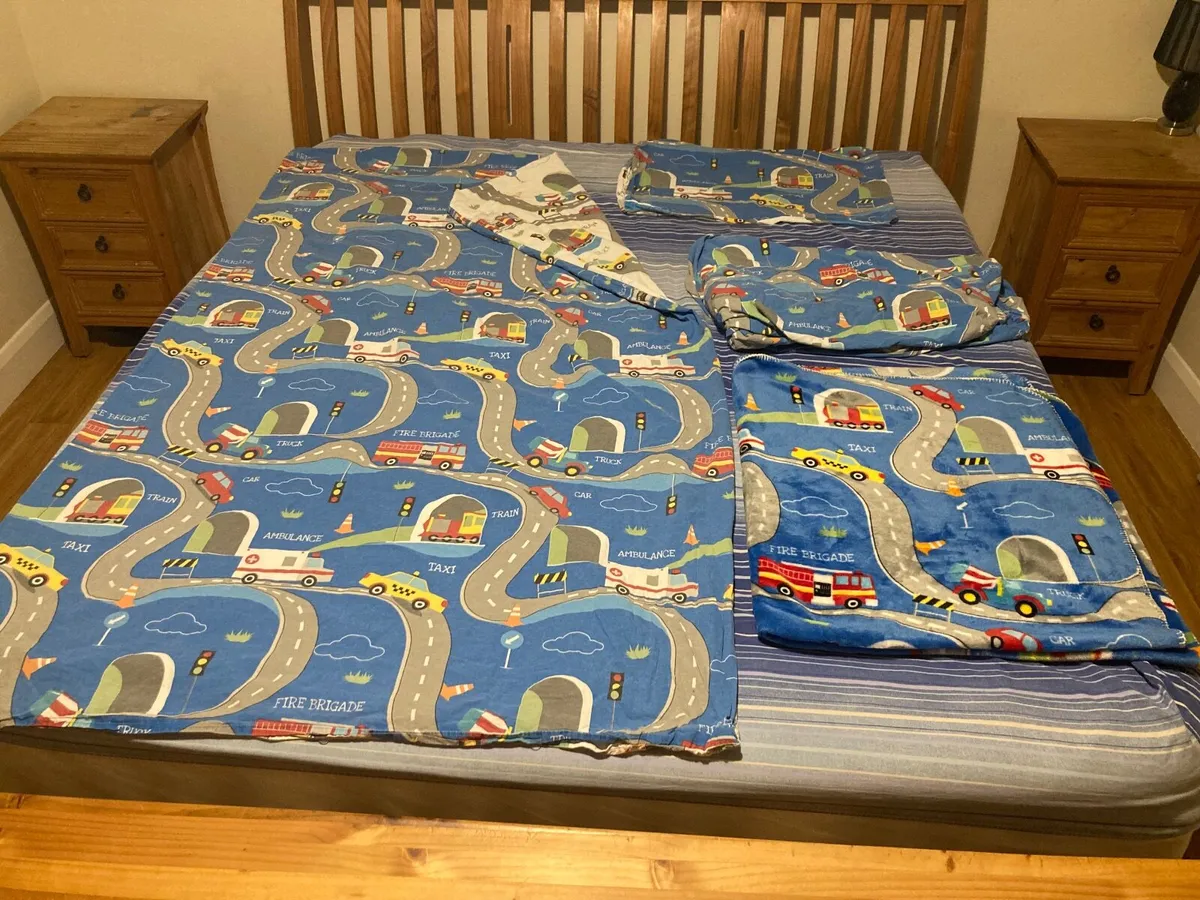 Kids complete bed sets with fleece blankets - Image 4