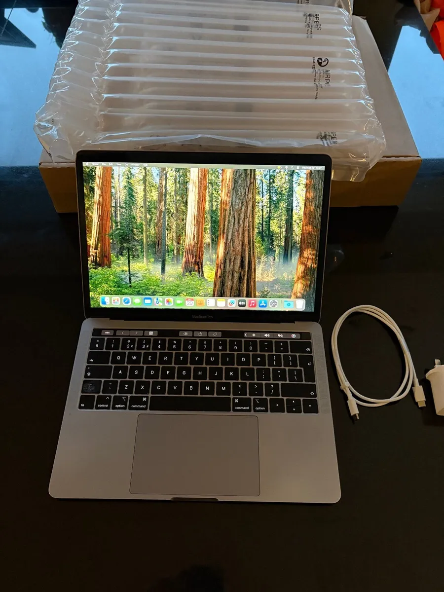 13" Apple MacBook Pro Sequoia Touch Bar (8gb/256g) - Image 1