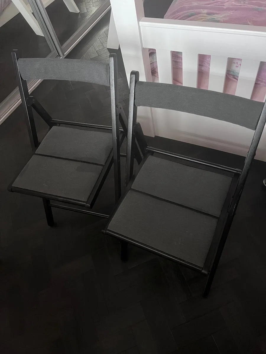 Foldable Chair - Image 1