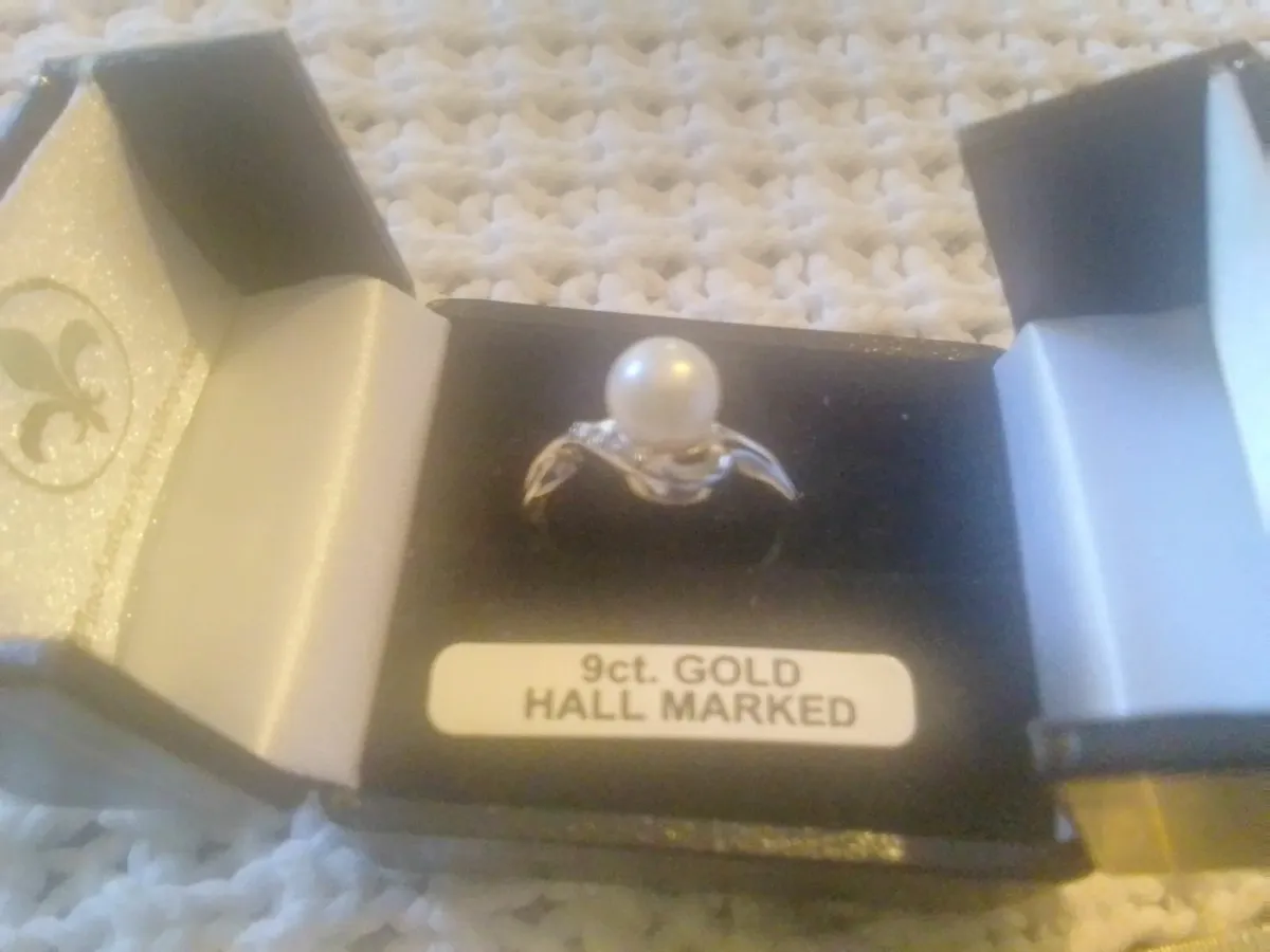 9ct white gold cultured pearl & diamond Ring N - Image 2