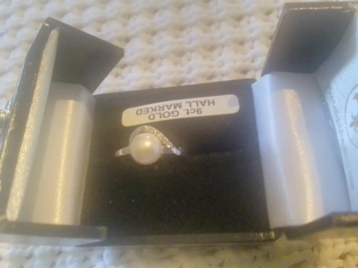 9ct white gold cultured pearl & diamond Ring N - Image 3