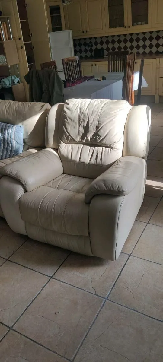 Leather recliner armchair x2 and double x1 - Image 4
