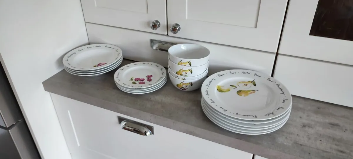 Dinner Set - Image 1