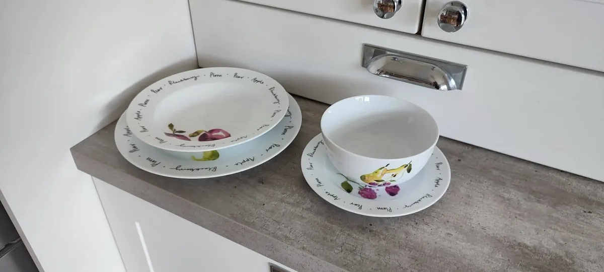 Dinner Set - Image 2