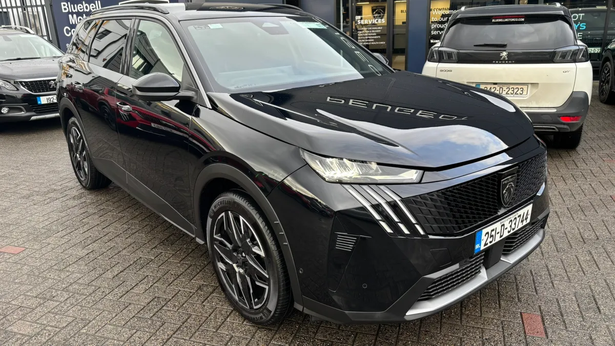 2025 Peugeot 5008 Allure Hybrid - Image 1