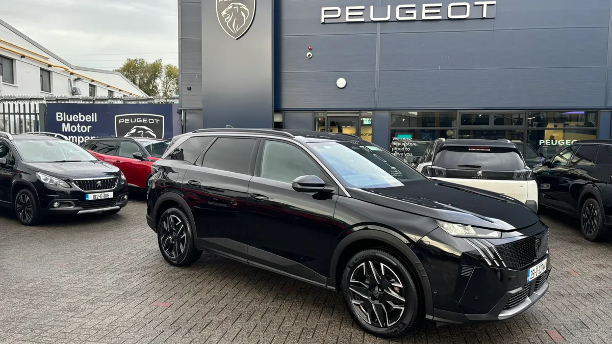2025 Peugeot 5008 Allure Hybrid - Image 2
