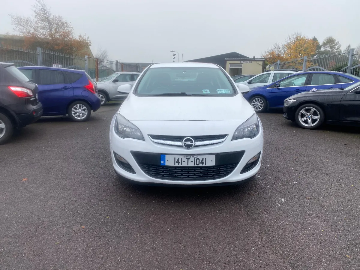 Opel Astra 2014 - Image 2