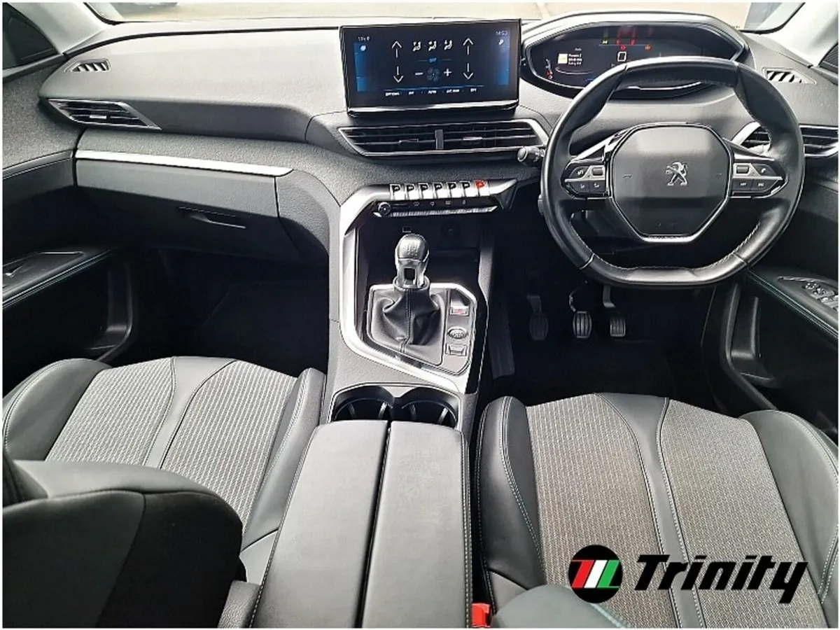 Peugeot 5008 DEPOSIT TAKEN ** ONE OWNER ** 1.5 BLU - Image 2