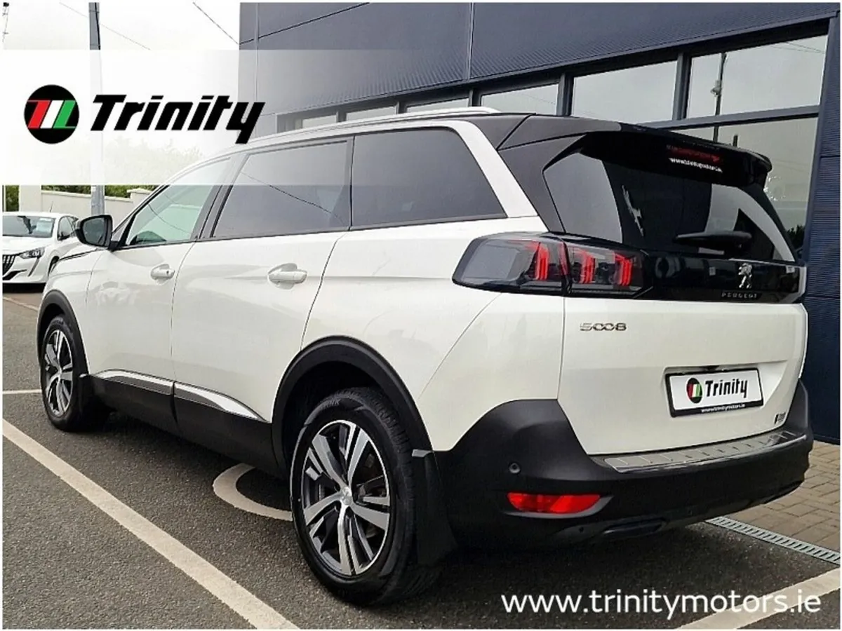 Peugeot 5008 DEPOSIT TAKEN ** ONE OWNER ** 1.5 BLU - Image 3
