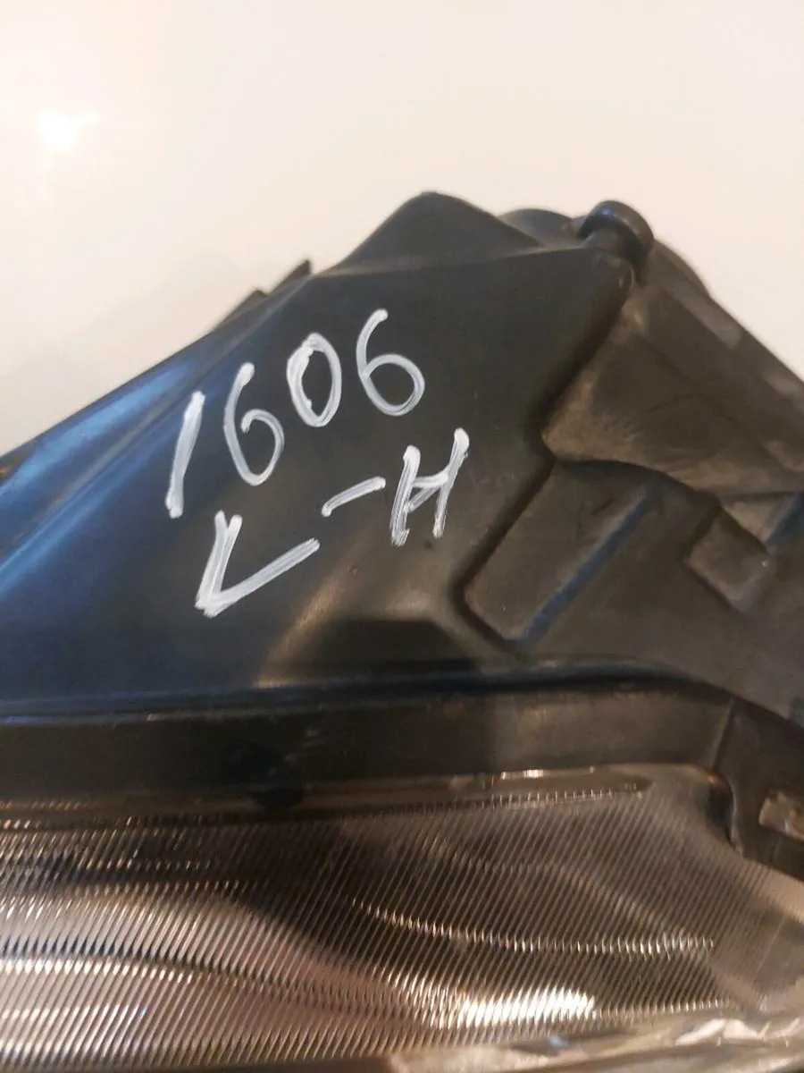 Jaguar XJ X351 Headlight - Image 2