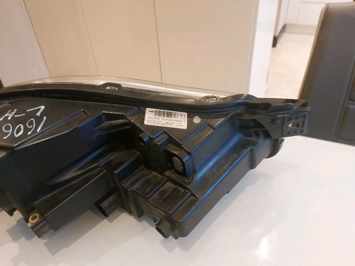 Jaguar XJ X351 Headlight - Image 4