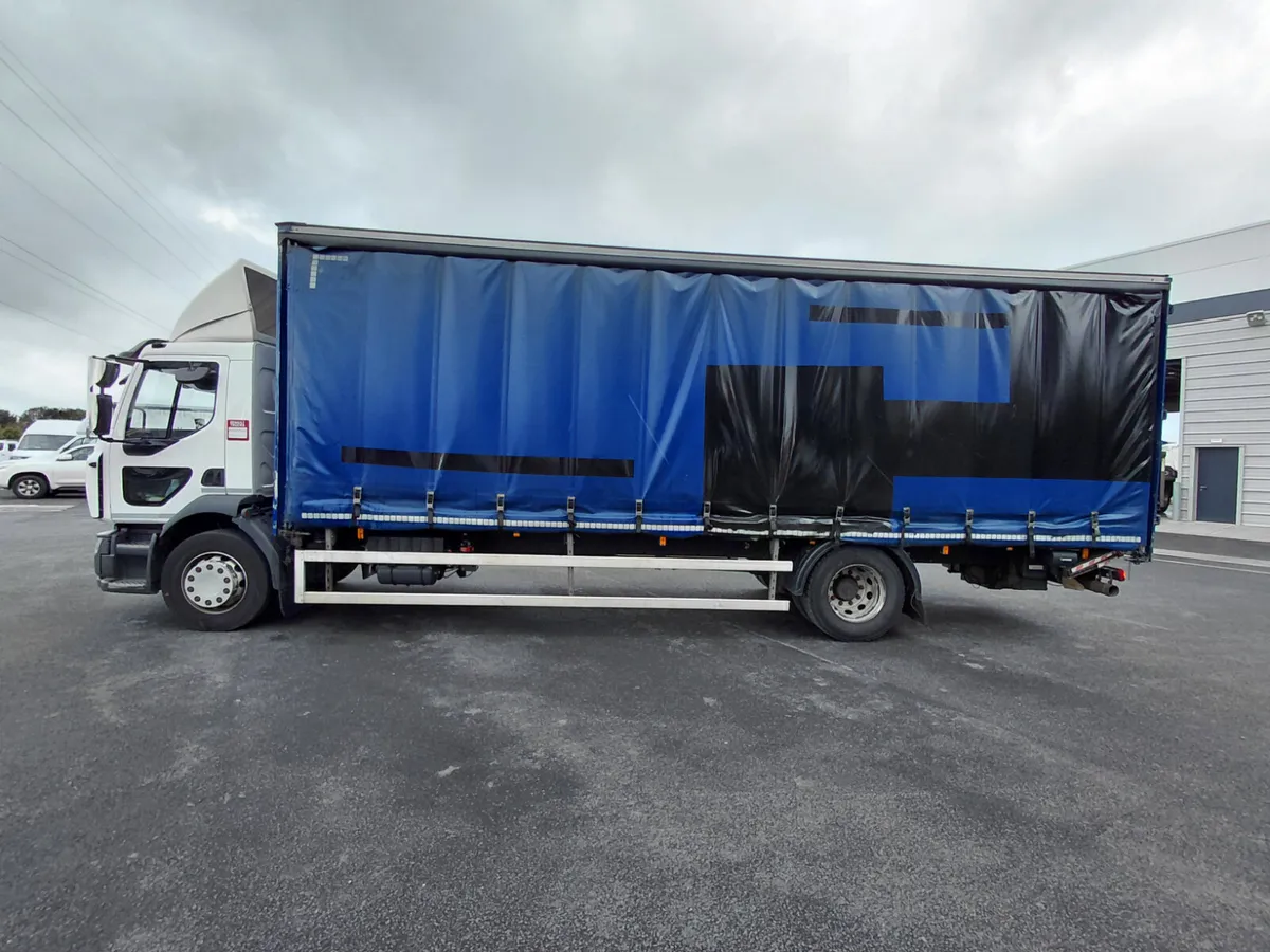 2020 Renault D18 Curtainside - Image 2